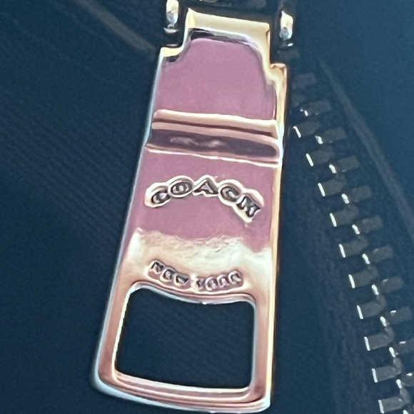 Coach F57842 Signature Drawstring Carryall Shoulder Bag - Picture 9 of 15